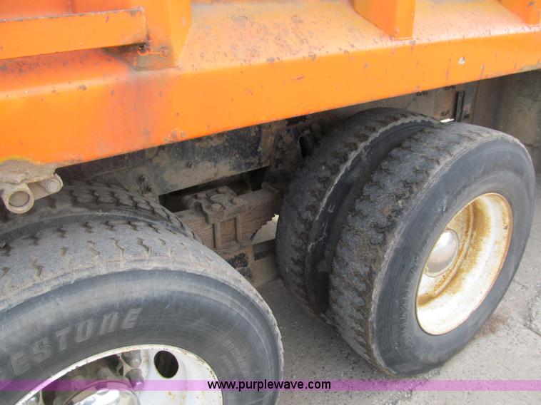 image for item F5589 2003 Freightliner FLD120 dump truck