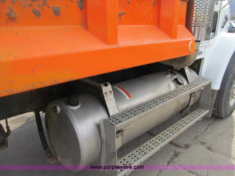 image for item F5589 2003 Freightliner FLD120 dump truck