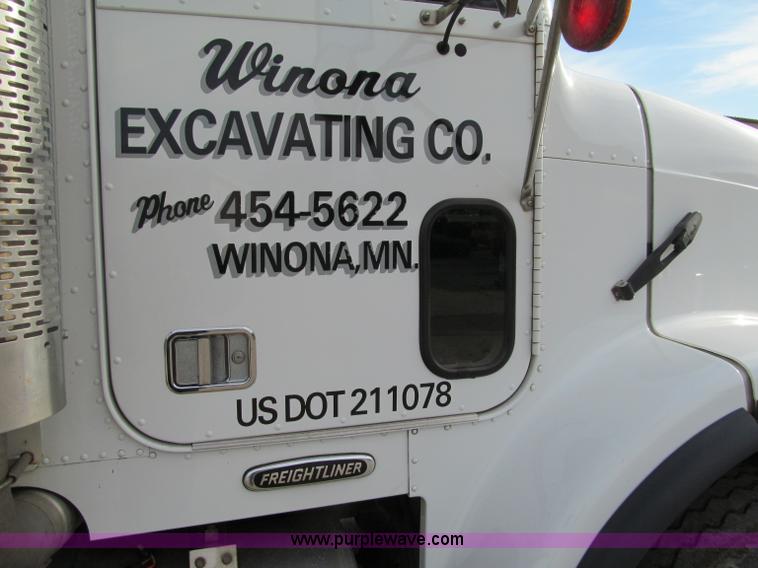 image for item F5589 2003 Freightliner FLD120 dump truck