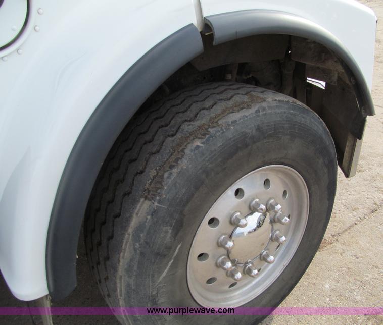 image for item F5589 2003 Freightliner FLD120 dump truck