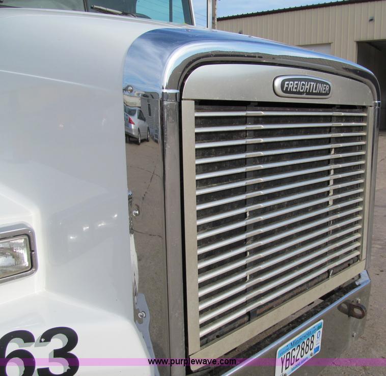 image for item F5589 2003 Freightliner FLD120 dump truck