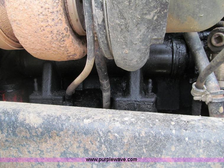 image for item F5589 2003 Freightliner FLD120 dump truck