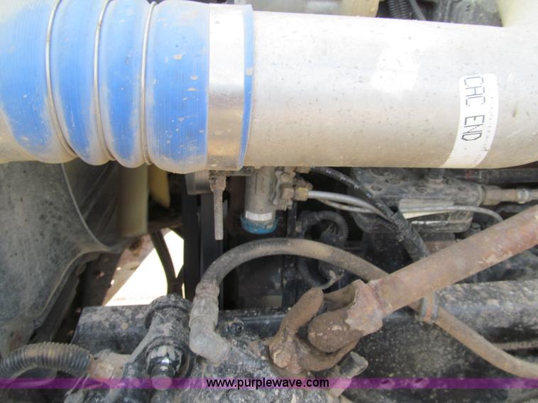 image for item F5589 2003 Freightliner FLD120 dump truck