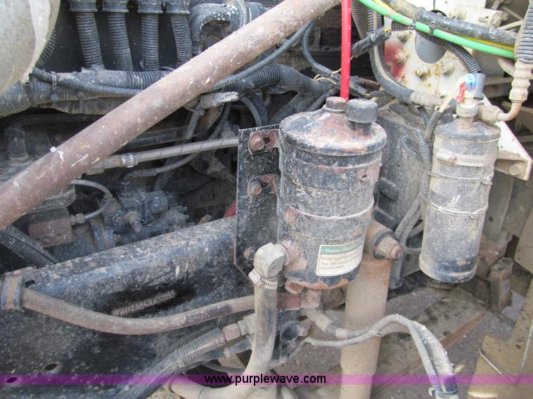 image for item F5589 2003 Freightliner FLD120 dump truck