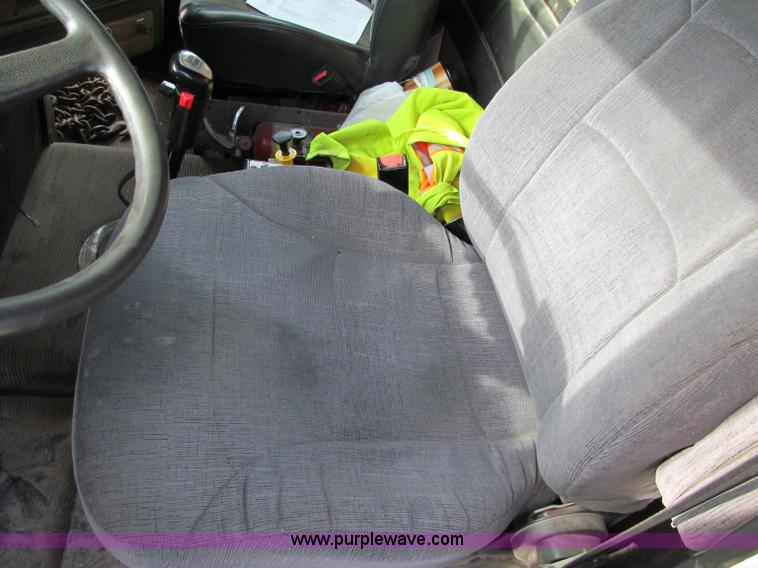 image for item F5589 2003 Freightliner FLD120 dump truck