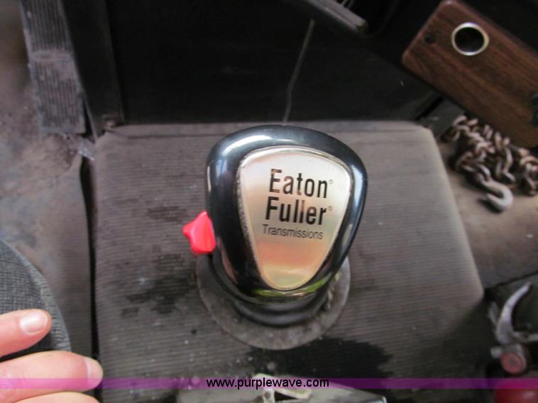 image for item F5589 2003 Freightliner FLD120 dump truck