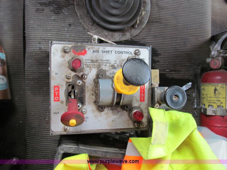 image for item F5589 2003 Freightliner FLD120 dump truck