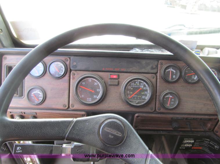 image for item F5589 2003 Freightliner FLD120 dump truck