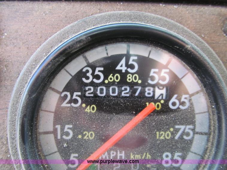 image for item F5589 2003 Freightliner FLD120 dump truck