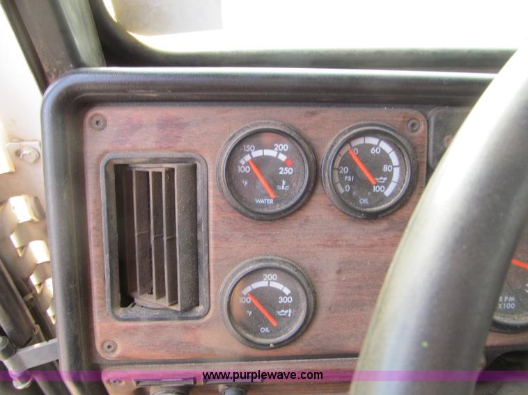 image for item F5589 2003 Freightliner FLD120 dump truck