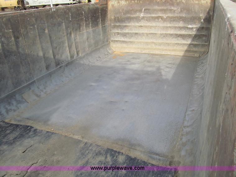 image for item F5589 2003 Freightliner FLD120 dump truck