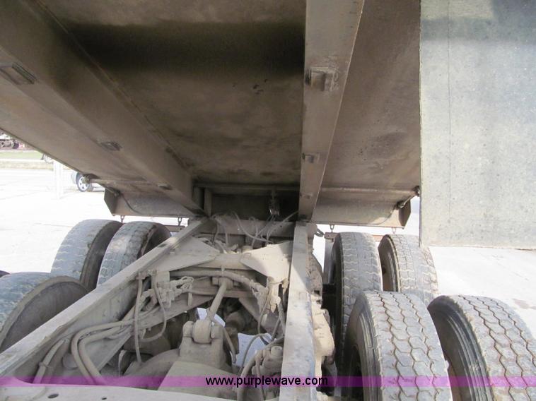 image for item F5589 2003 Freightliner FLD120 dump truck