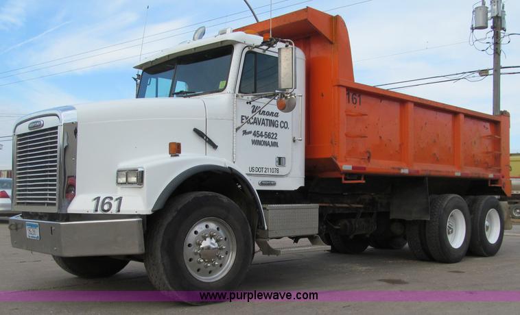 image for item F5590 2003 Freightliner FLD120 dump truck