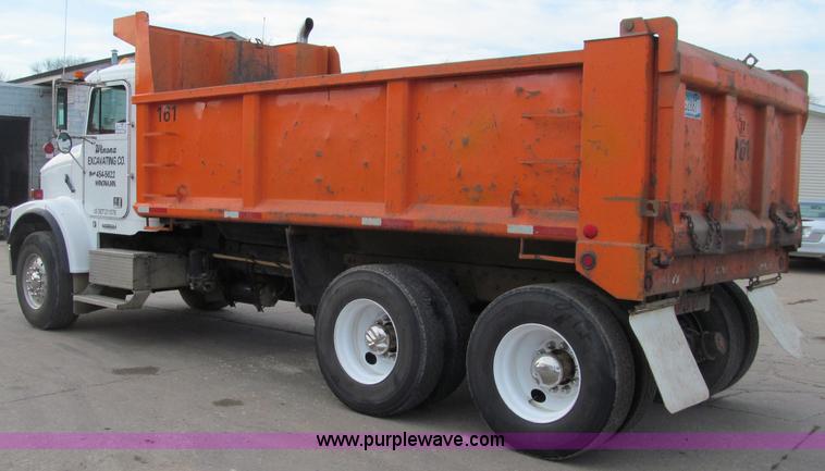 image for item F5590 2003 Freightliner FLD120 dump truck