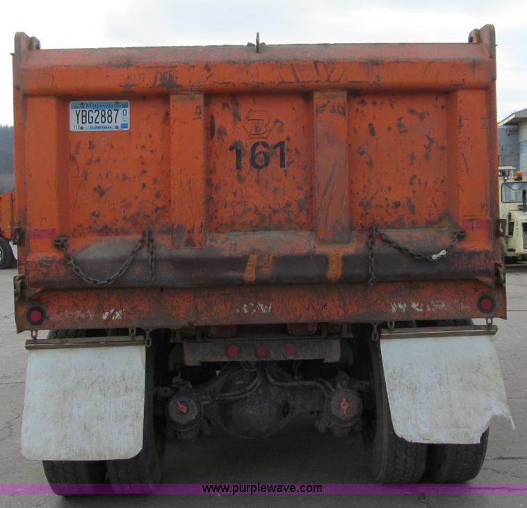 image for item F5590 2003 Freightliner FLD120 dump truck