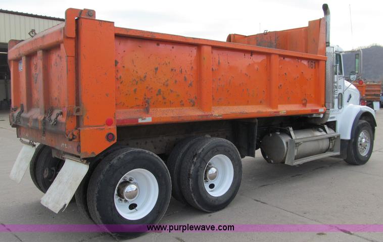 image for item F5590 2003 Freightliner FLD120 dump truck