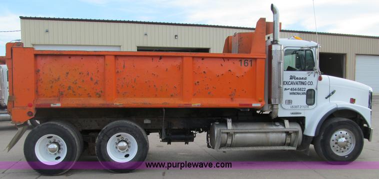 image for item F5590 2003 Freightliner FLD120 dump truck