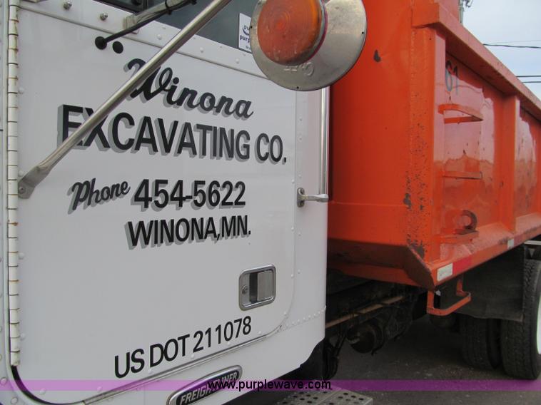 image for item F5590 2003 Freightliner FLD120 dump truck