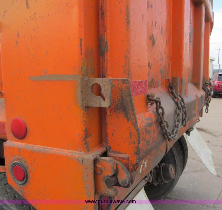 image for item F5590 2003 Freightliner FLD120 dump truck