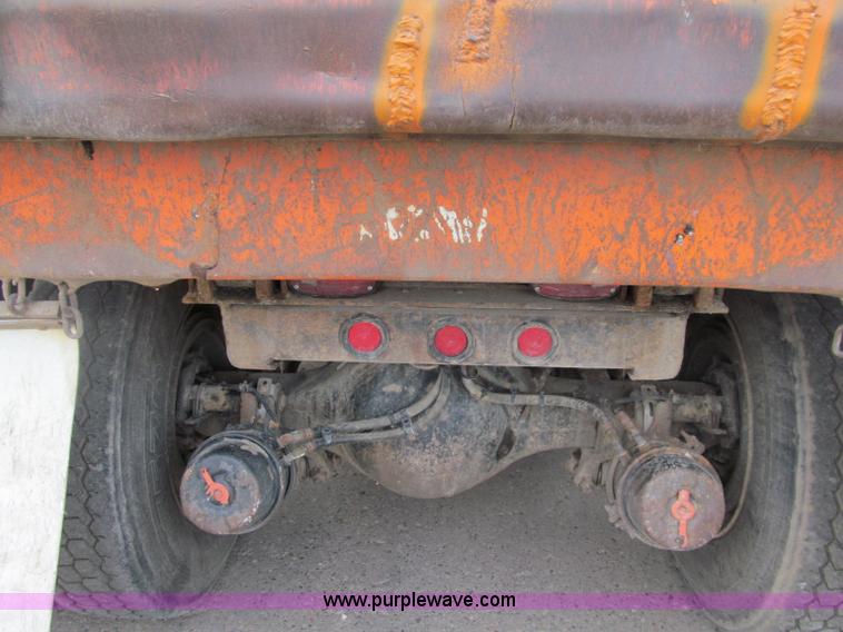 image for item F5590 2003 Freightliner FLD120 dump truck