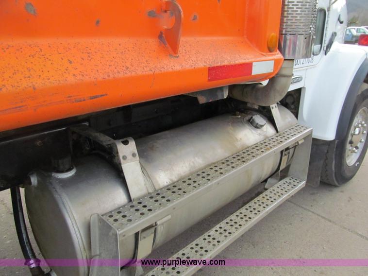 image for item F5590 2003 Freightliner FLD120 dump truck