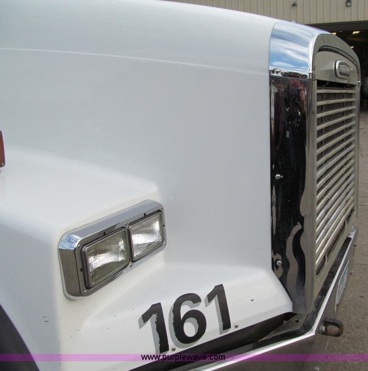 image for item F5590 2003 Freightliner FLD120 dump truck