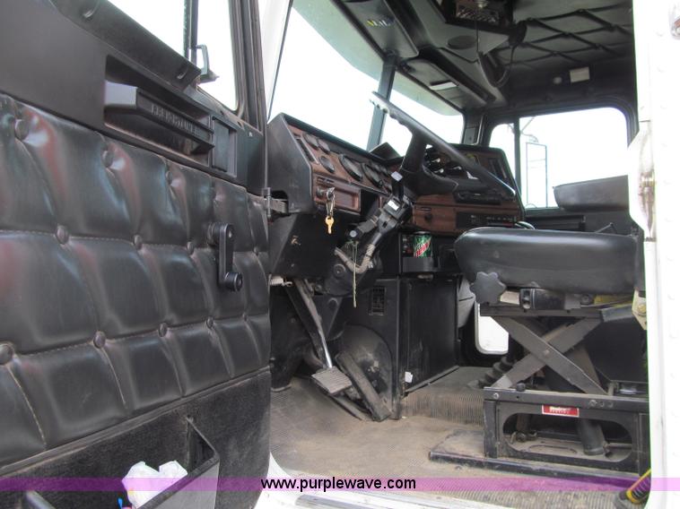 image for item F5590 2003 Freightliner FLD120 dump truck