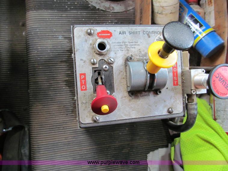 image for item F5590 2003 Freightliner FLD120 dump truck