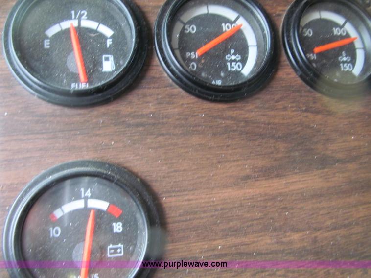 image for item F5590 2003 Freightliner FLD120 dump truck