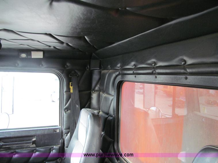 image for item F5590 2003 Freightliner FLD120 dump truck