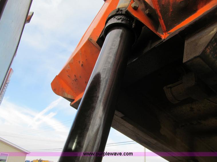 image for item F5590 2003 Freightliner FLD120 dump truck