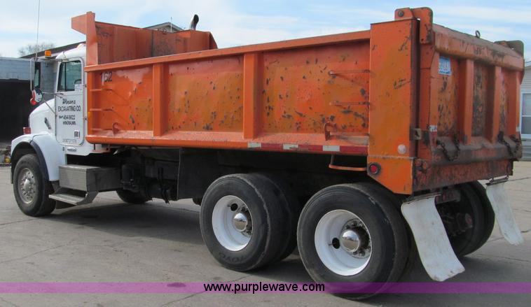 image for item F5591 2003 Freightliner FLD120 dump truck