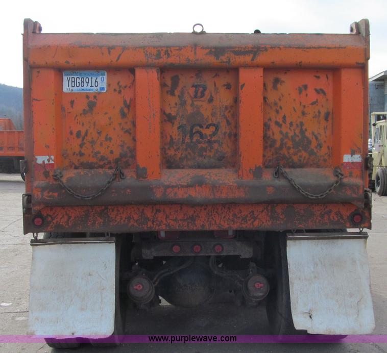 image for item F5591 2003 Freightliner FLD120 dump truck