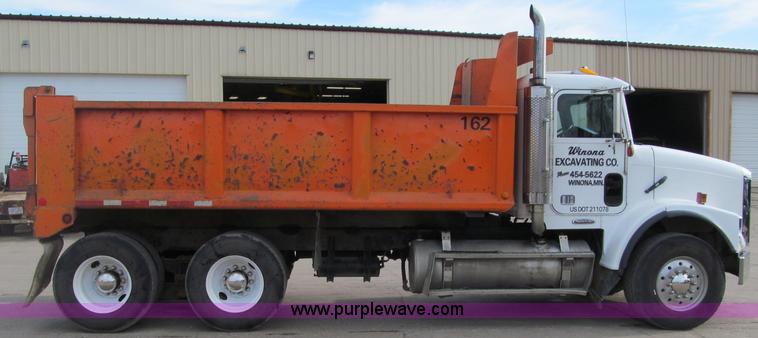 image for item F5591 2003 Freightliner FLD120 dump truck