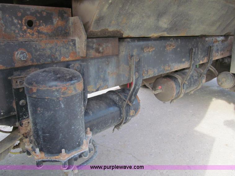 image for item F5591 2003 Freightliner FLD120 dump truck