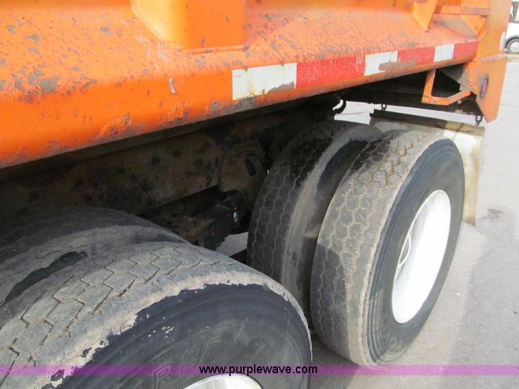 image for item F5591 2003 Freightliner FLD120 dump truck