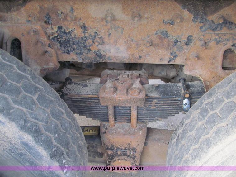 image for item F5591 2003 Freightliner FLD120 dump truck