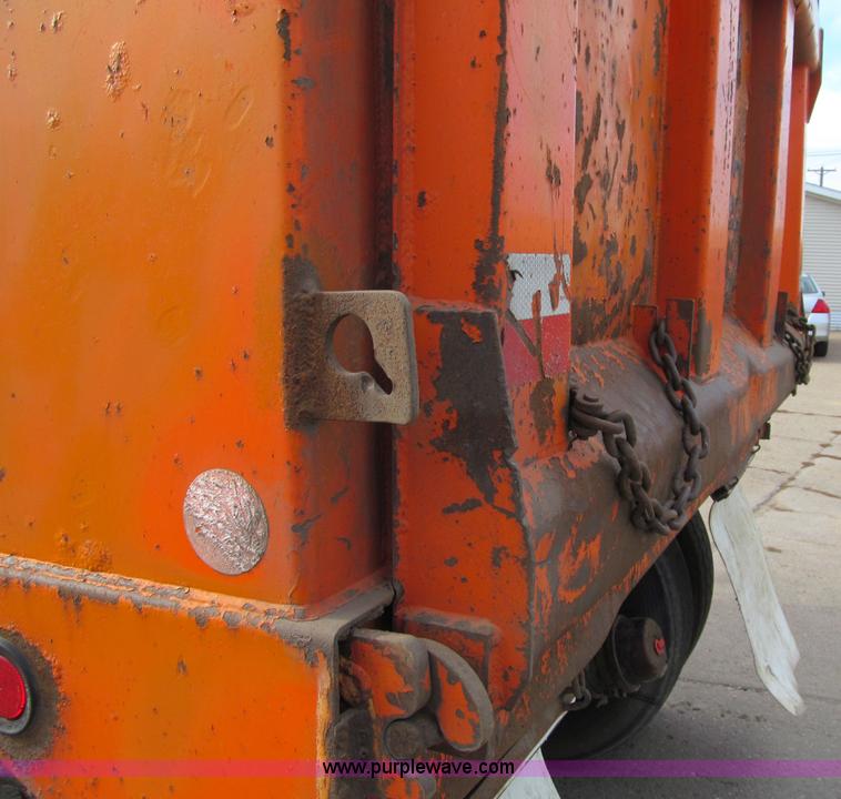 image for item F5591 2003 Freightliner FLD120 dump truck