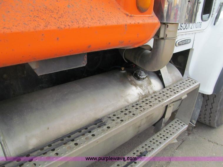 image for item F5591 2003 Freightliner FLD120 dump truck