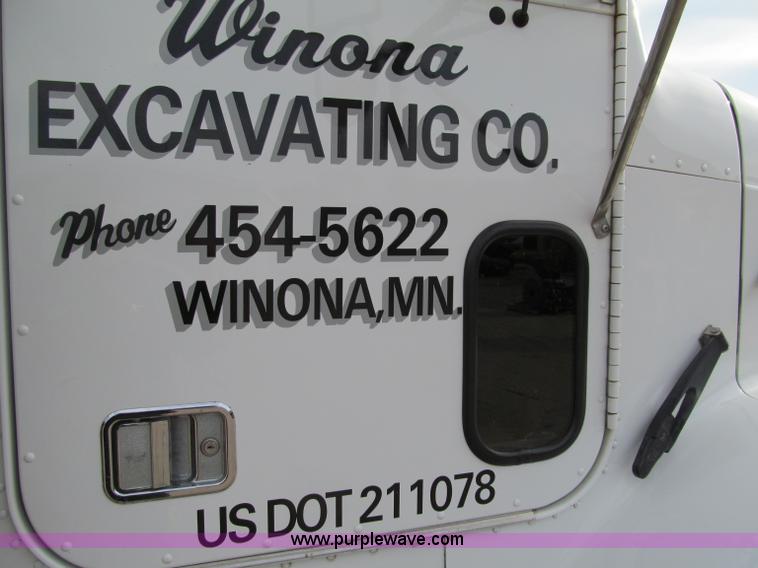 image for item F5591 2003 Freightliner FLD120 dump truck