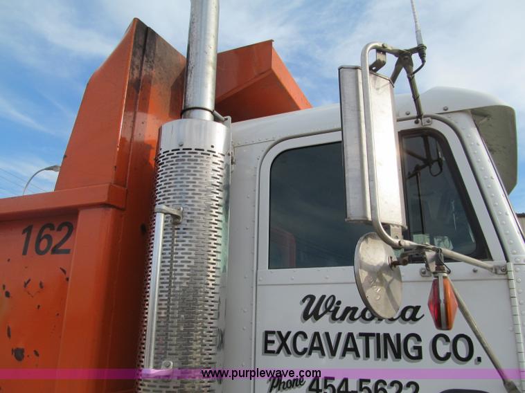 image for item F5591 2003 Freightliner FLD120 dump truck