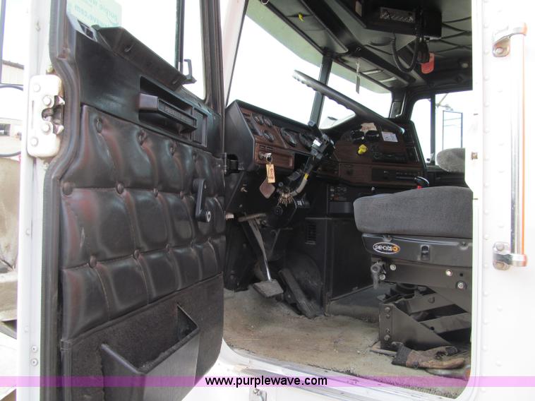 image for item F5591 2003 Freightliner FLD120 dump truck