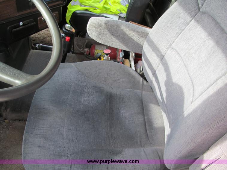 image for item F5591 2003 Freightliner FLD120 dump truck