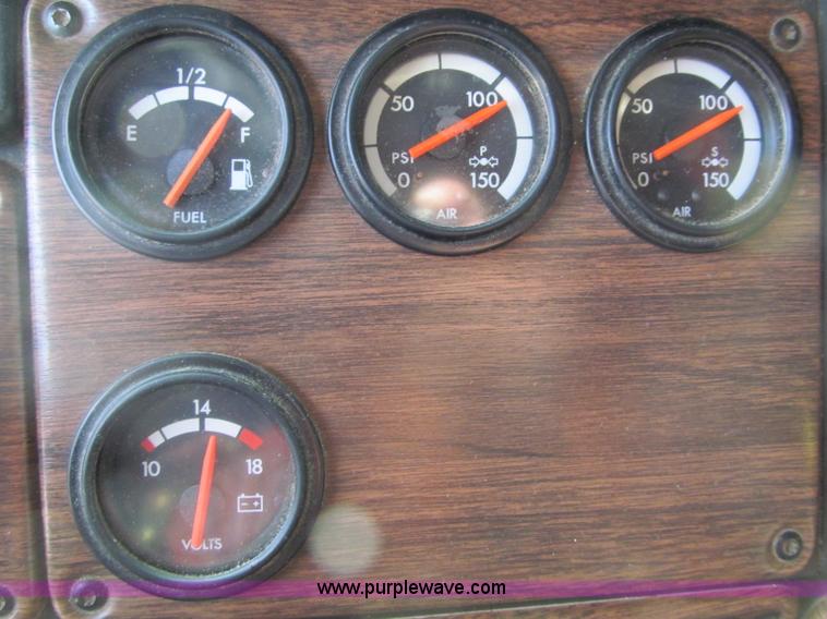 image for item F5591 2003 Freightliner FLD120 dump truck