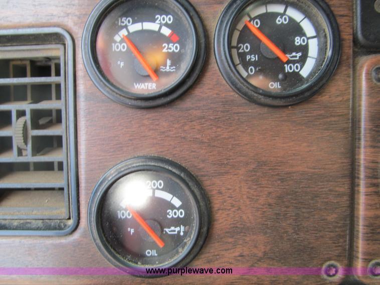 image for item F5591 2003 Freightliner FLD120 dump truck