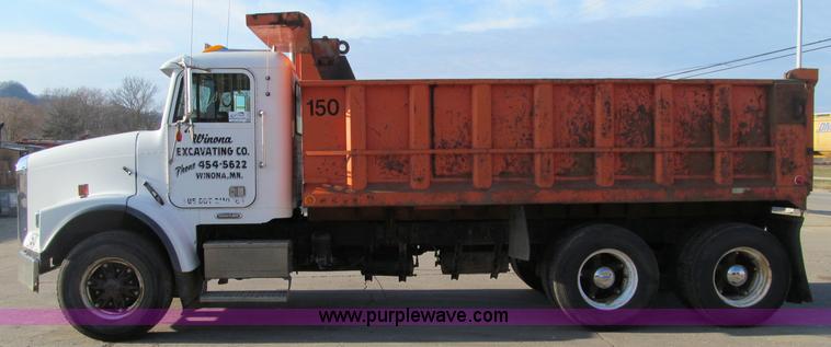 image for item F5592 1997 Freightliner FLD112SD dump truck