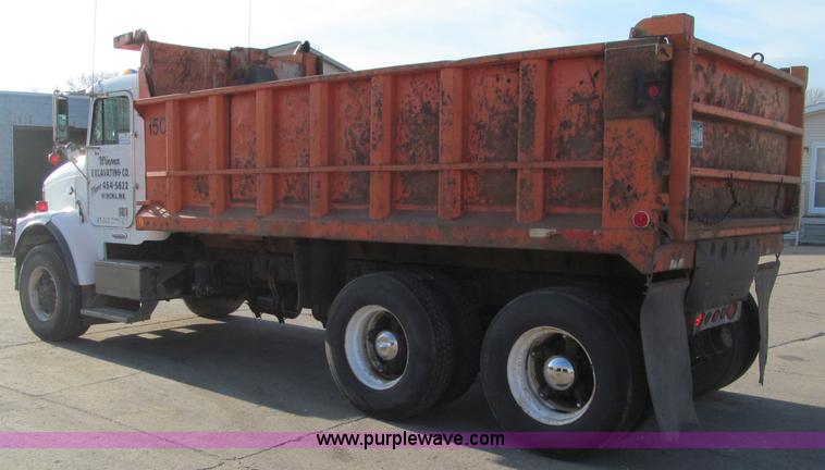 image for item F5592 1997 Freightliner FLD112SD dump truck