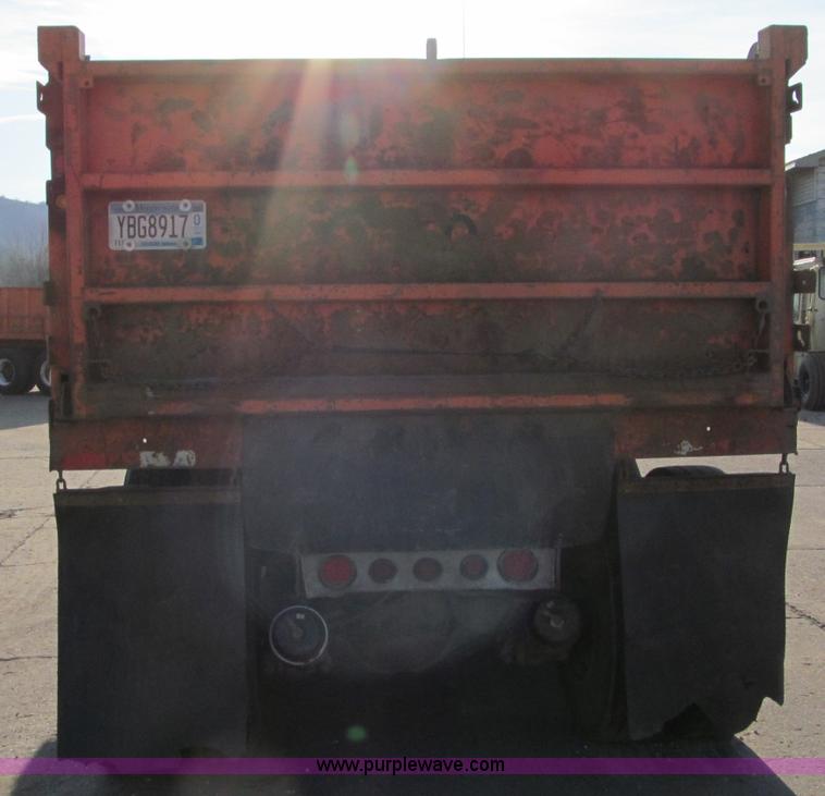 image for item F5592 1997 Freightliner FLD112SD dump truck
