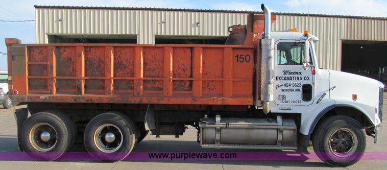 image for item F5592 1997 Freightliner FLD112SD dump truck