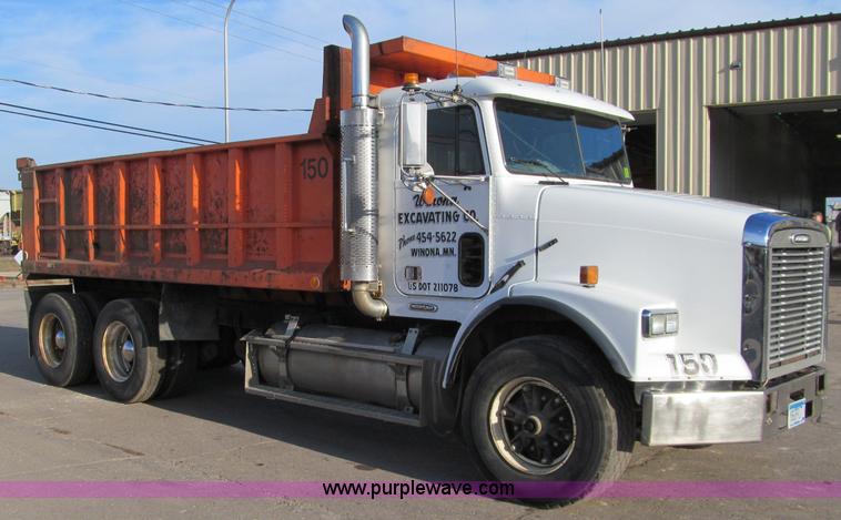 image for item F5592 1997 Freightliner FLD112SD dump truck